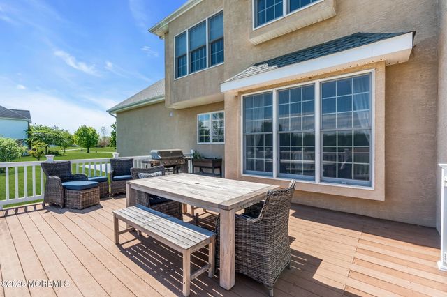 42 Ridgeview Way, Allentown, NJ 08501