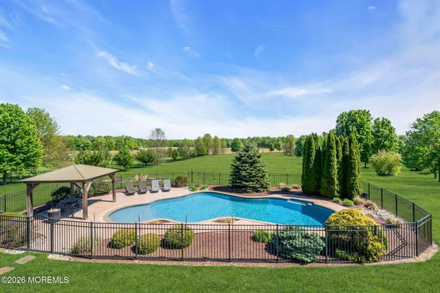 42 Ridgeview Way, Allentown, NJ 08501