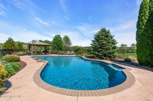 42 Ridgeview Way, Allentown, NJ 08501