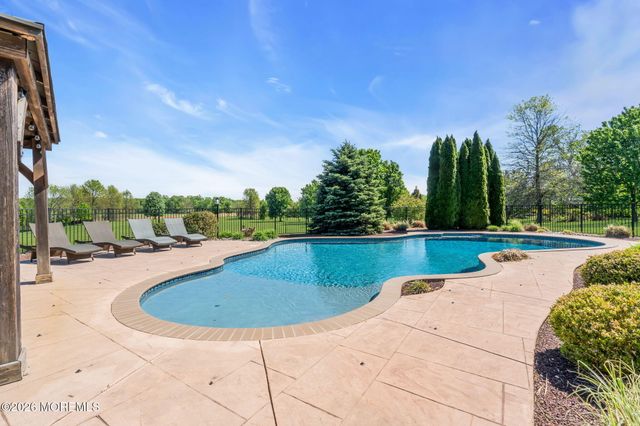 42 Ridgeview Way, Allentown, NJ 08501