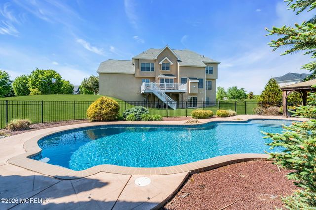 42 Ridgeview Way, Allentown, NJ 08501