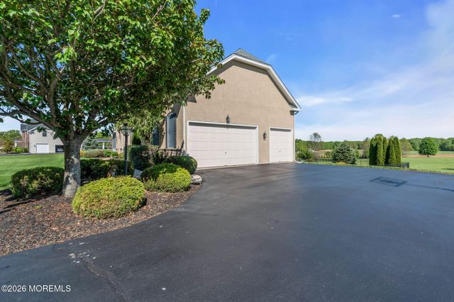 42 Ridgeview Way, Allentown, NJ 08501