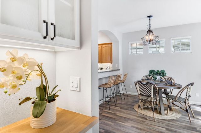 279 Marsalla Dr, Folsom, CA 95630