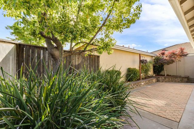 279 Marsalla Dr, Folsom, CA 95630