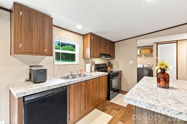 132 E View Drive, Mars Hill, NC 28754
