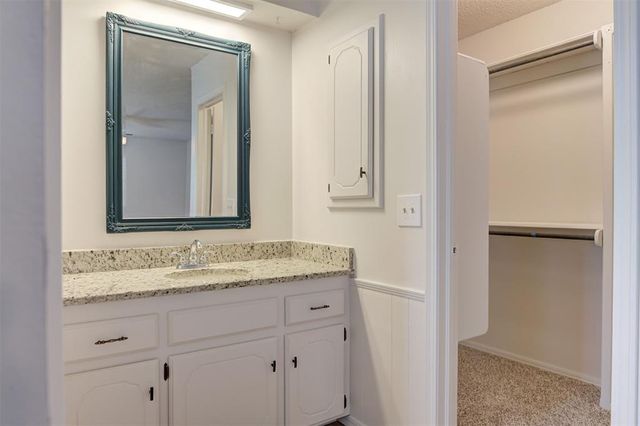 524 Sherwood Lane, Edmond, OK 73034