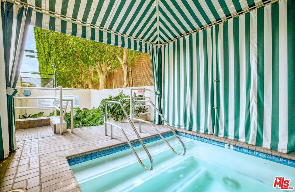 Image 14 of property listing at 1131 Alta Loma Road 116, West Hollywood, CA 90069