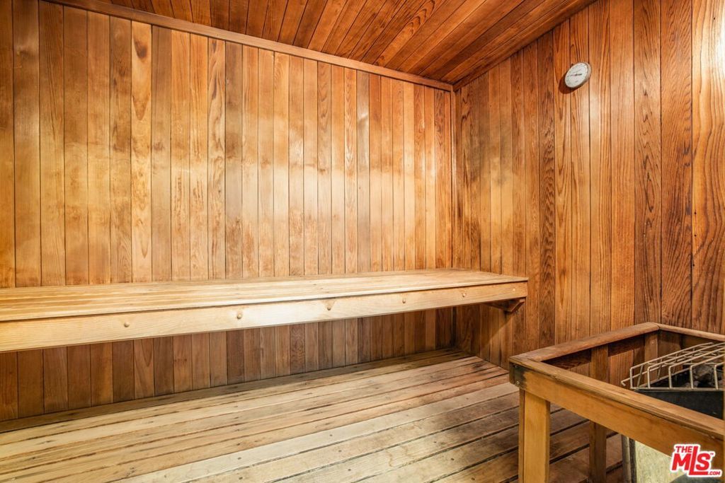 Image 18 of property listing at 1131 Alta Loma Road 116, West Hollywood, CA 90069