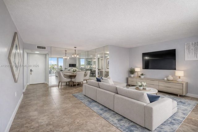 2750 NE 183rd Street 304, Aventura, FL 33160