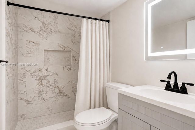 2750 NE 183rd Street 304, Aventura, FL 33160