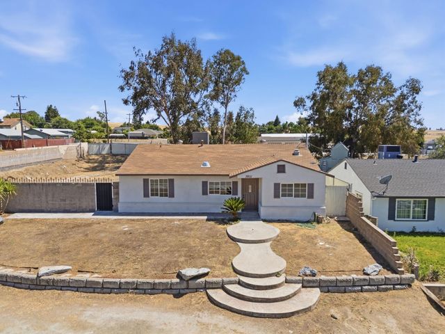 3851 E Marcus Avenue, Friant, CA 93626