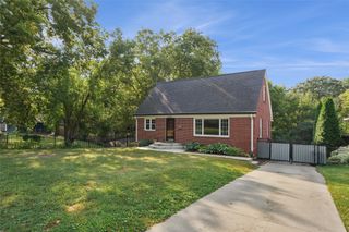 5120 Robertson Drive, Des Moines, IA 50312