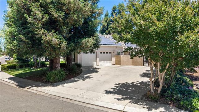 9900 Country Oak Ct, Oakdale, CA 95361