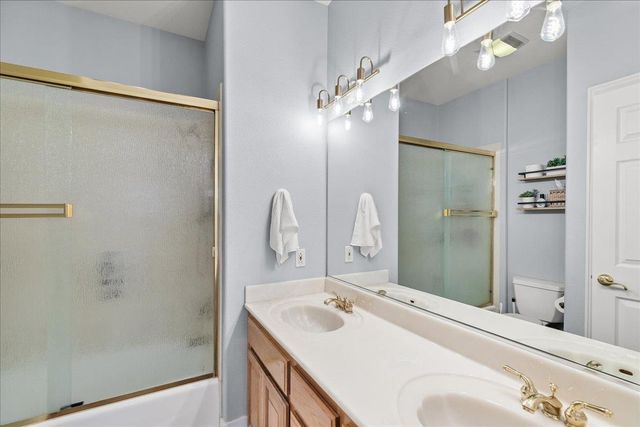 9900 Country Oak Ct, Oakdale, CA 95361