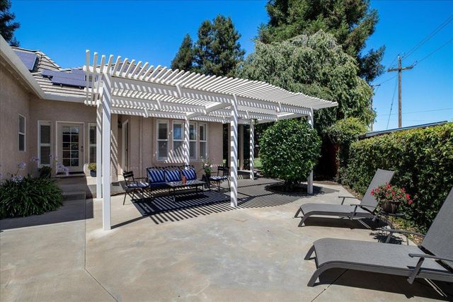 9900 Country Oak Ct, Oakdale, CA 95361