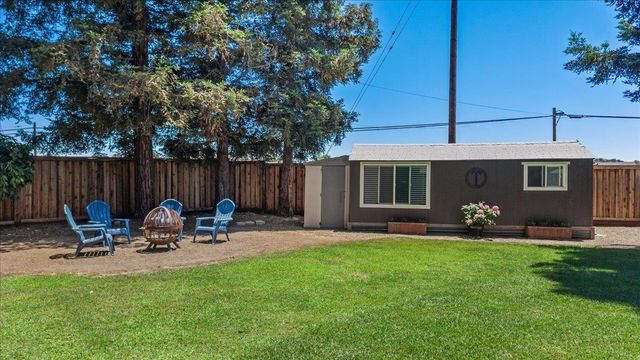 9900 Country Oak Ct, Oakdale, CA 95361