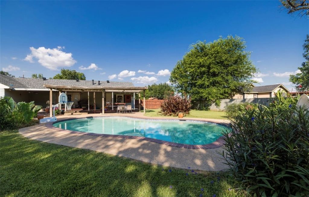 116 North Hearne St, Franklin, TX 77856 — photo 2