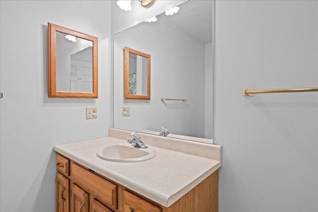 16 Clover Dr Unit 5D, Essex, VT 05452