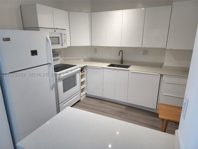 300 Bayview Dr 1608, Sunny Isles Beach, FL 33160