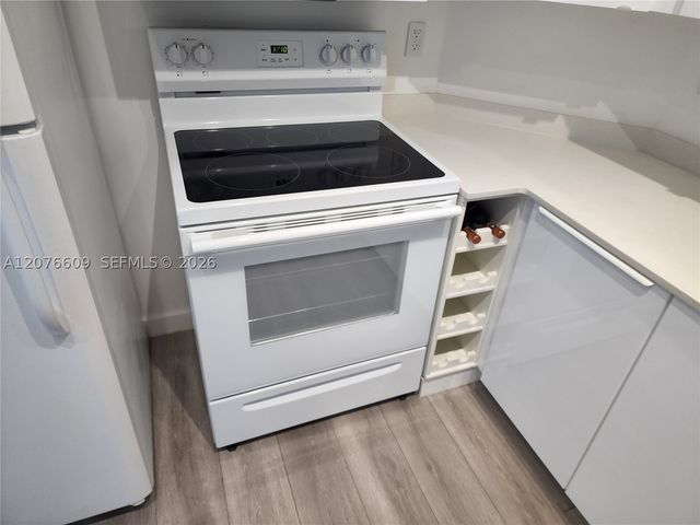 300 Bayview Dr 1608, Sunny Isles Beach, FL 33160