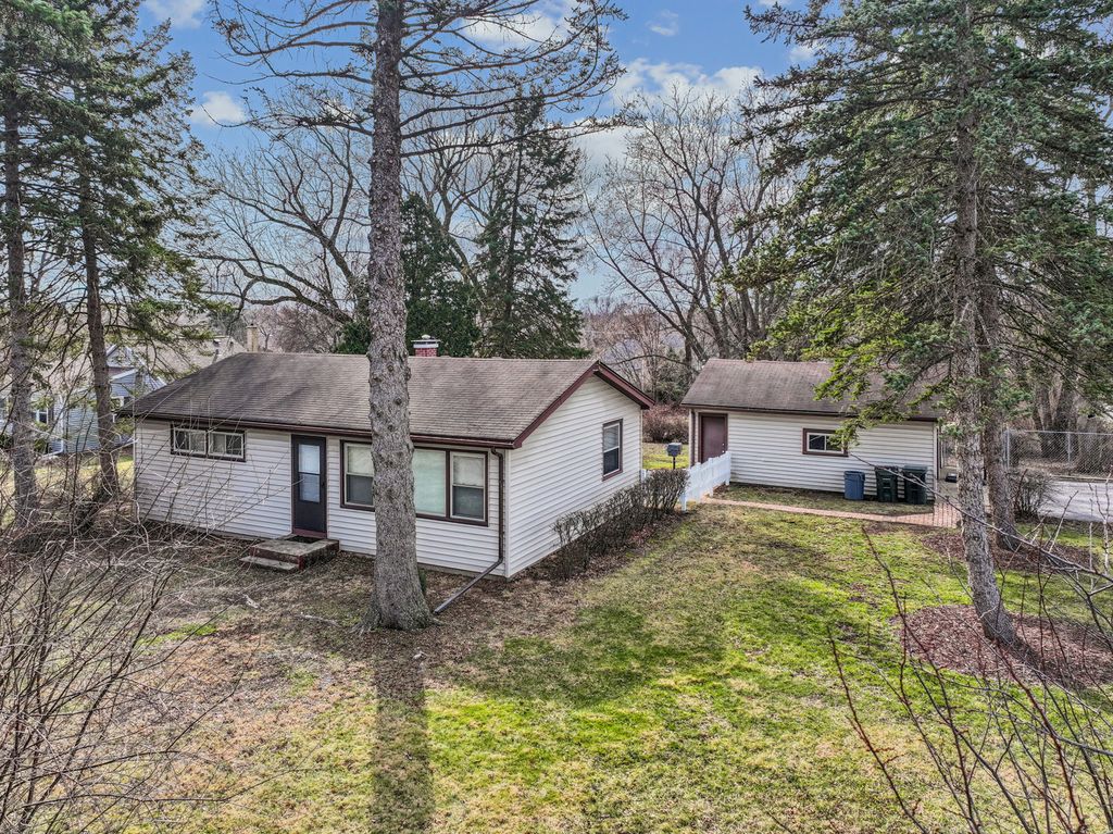 1484 N Hicks Road, Palatine, IL 60067