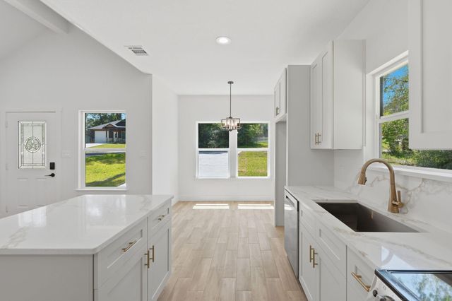 15290 Arrowhead Loop W, Willis, TX 77378