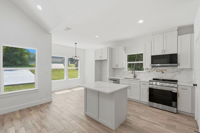 15290 Arrowhead Loop W, Willis, TX 77378
