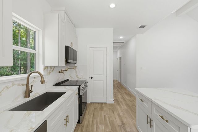 15290 Arrowhead Loop W, Willis, TX 77378