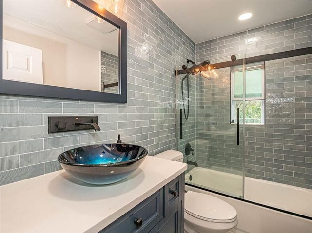 1902 4th Avenue, Vero Beach, FL 32960