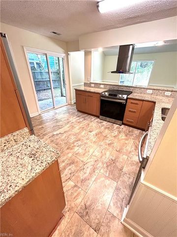 3320 Barberry LN, Virginia Beach, VA 23453