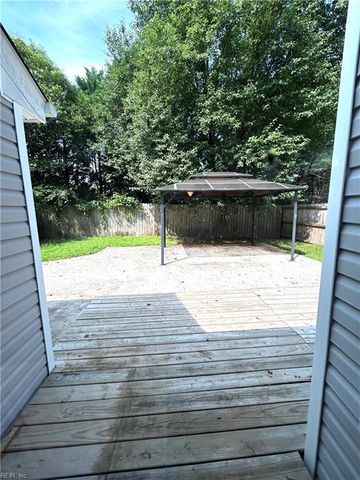 3320 Barberry LN, Virginia Beach, VA 23453