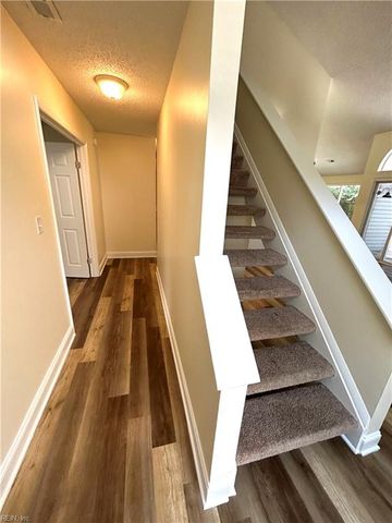 3320 Barberry LN, Virginia Beach, VA 23453