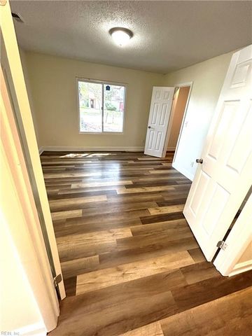 3320 Barberry LN, Virginia Beach, VA 23453