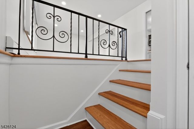 36 Charles St, Clark Twp., NJ 07066