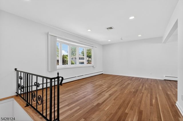 36 Charles St, Clark Twp., NJ 07066