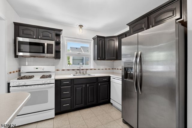 36 Charles St, Clark Twp., NJ 07066