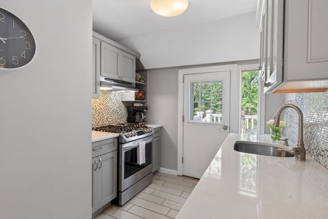 219 Lynn Fells Pkwy 3, Melrose, MA 02176