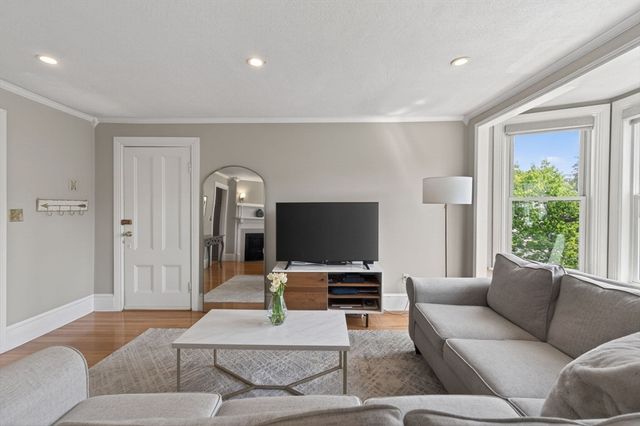 219 Lynn Fells Pkwy 3, Melrose, MA 02176
