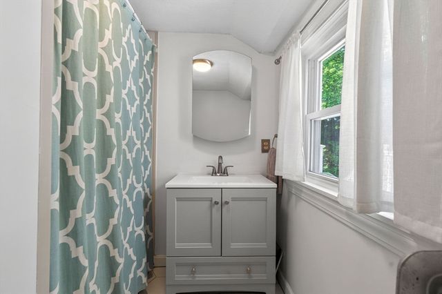 219 Lynn Fells Pkwy 3, Melrose, MA 02176