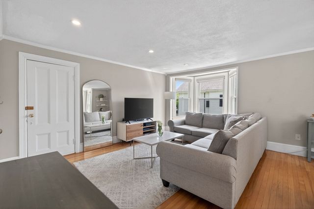 219 Lynn Fells Pkwy 3, Melrose, MA 02176