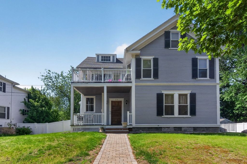219 Lynn Fells Pkwy 3, Melrose, MA 02176