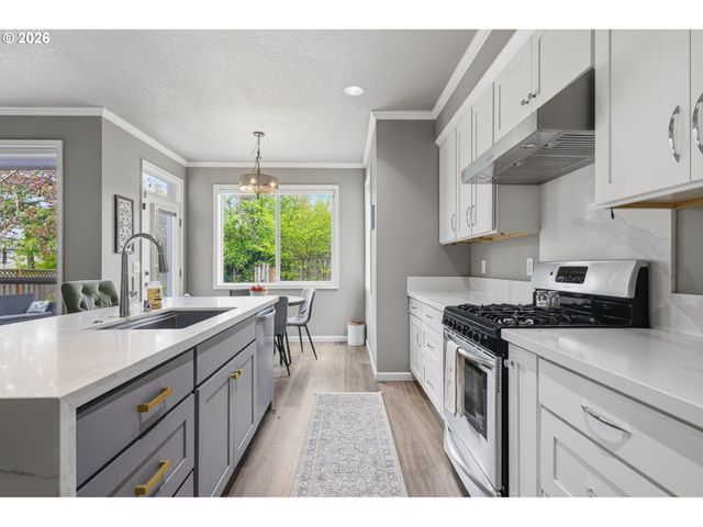 14058 CHATHAM Ct, Lake Oswego, OR 97035