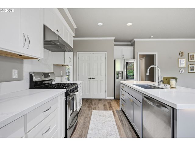 14058 CHATHAM Ct, Lake Oswego, OR 97035