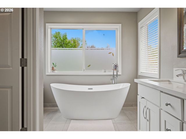 14058 CHATHAM Ct, Lake Oswego, OR 97035