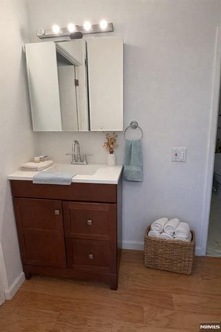 5 LINDEN Street 2E, Hackensack, NJ 07601