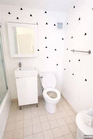 5 LINDEN Street 2E, Hackensack, NJ 07601