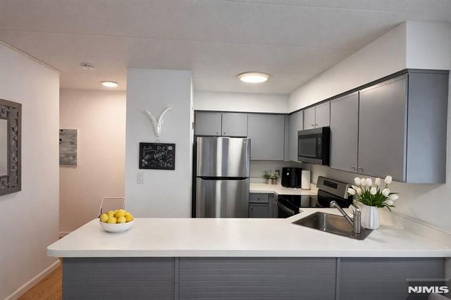 5 LINDEN Street 2E, Hackensack, NJ 07601