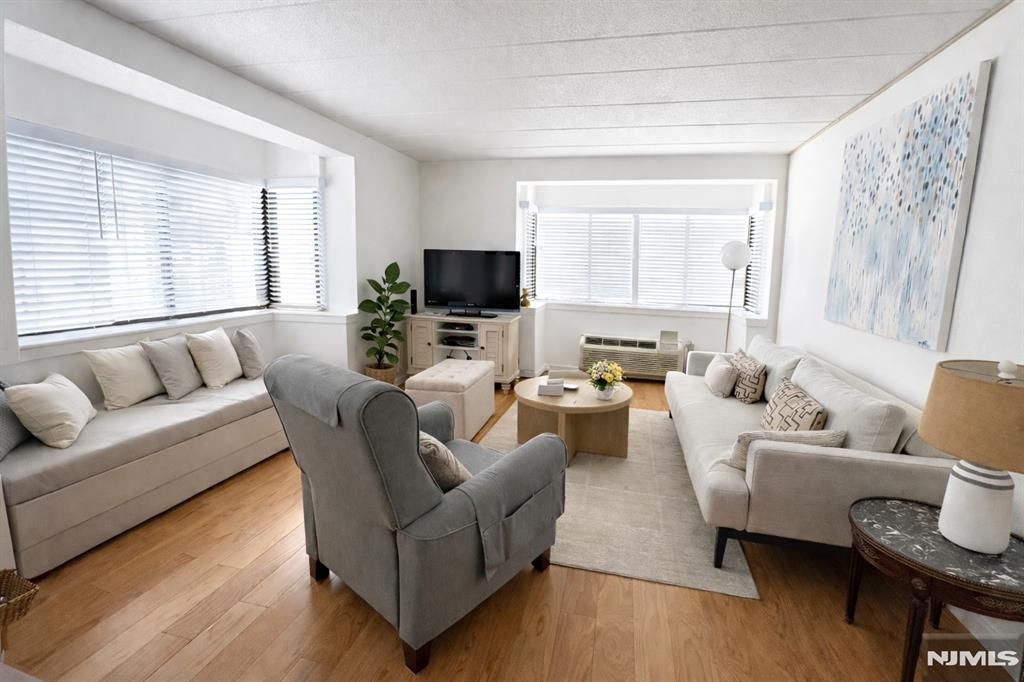 5 LINDEN Street 2E, Hackensack, NJ 07601