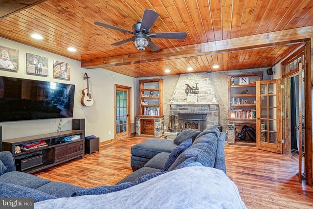 930 N DELSEA DR, Clayton, NJ 08312