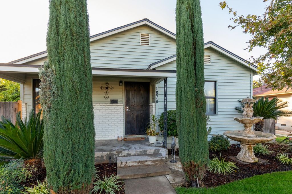 1879 Mayfair Drive E, Fresno, CA 93703